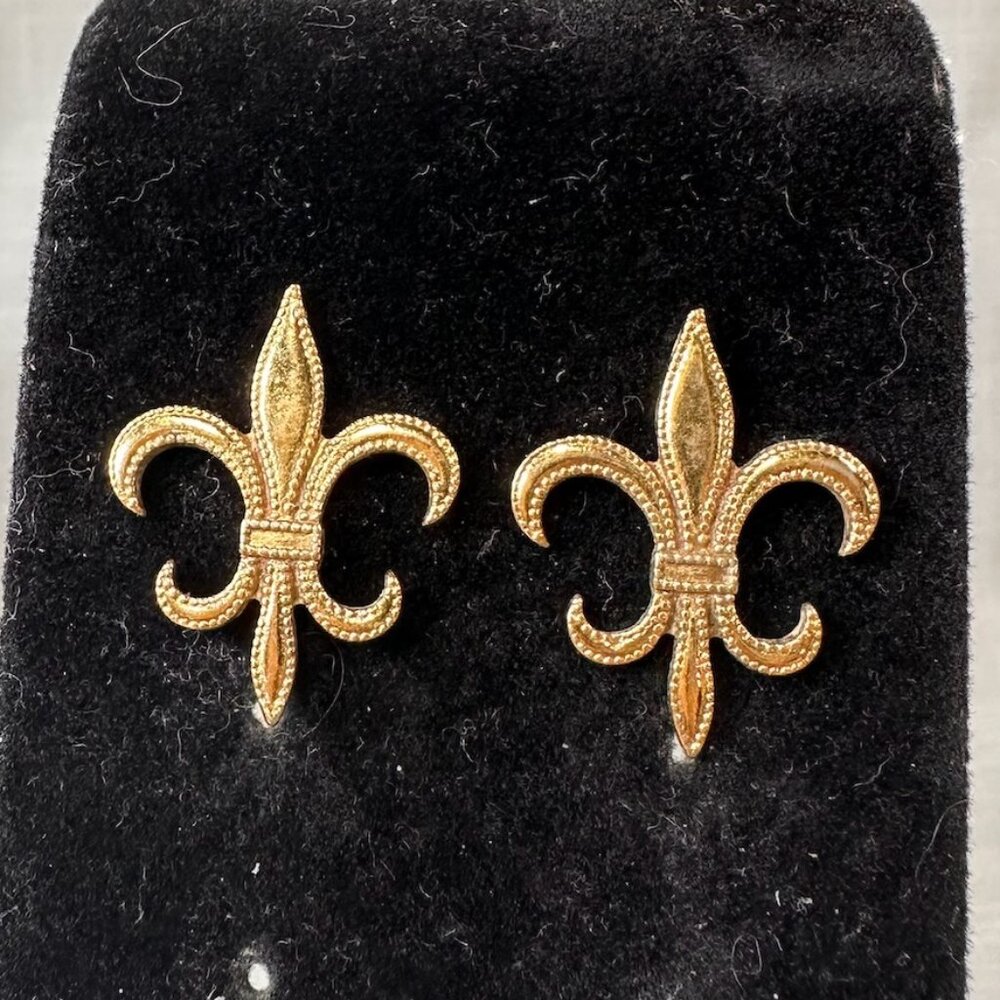 1928 Fleur-de-Lis Gold Tone Earrings